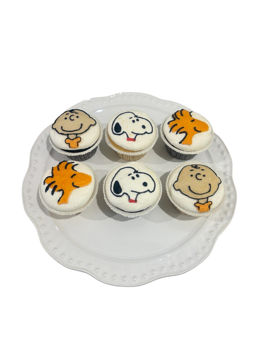 SNOOPY AND HIS PALS CUPCAKES