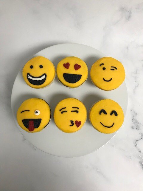 EMOJI CUPCAKES