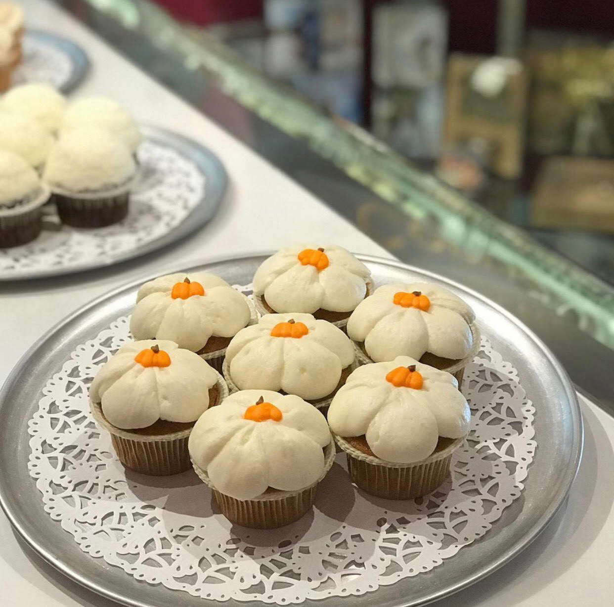 PUMPKIN CREAM CHEESE POLKA CUPCAKES