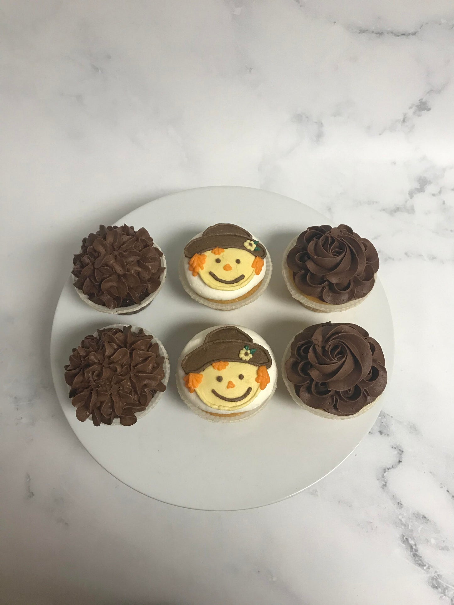 SCARECROW CUPCAKES